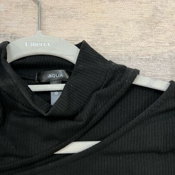 black aqua long sleeve cut open top - Picture 2 of 3